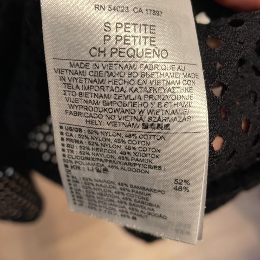 Banana Republic perforated black tank with pocket - Picture 5 of 6